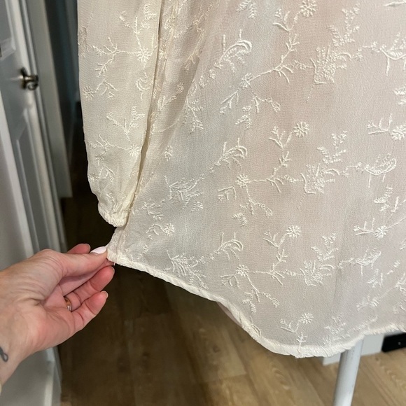 LUCKY BRAND NWOT ivory chiffon blouse with small botanical embroidery - Picture 14 of 14